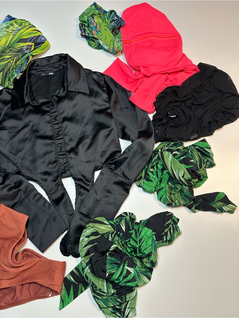 Fashion Nova 10pc Mega Summer Vacay & Clubwear Bundle Pack
